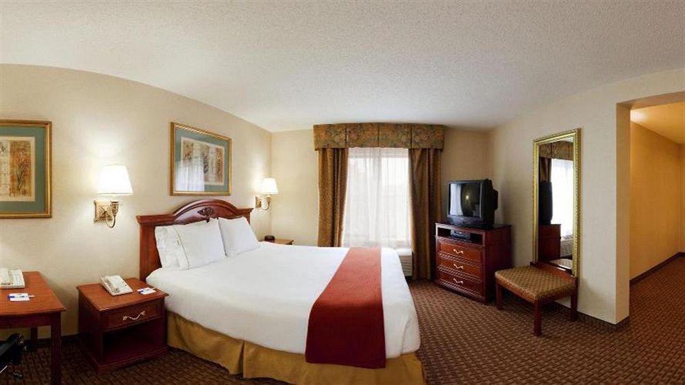 Holiday Inn Express Hotel & Suites Meadowlands Area By Ihg Карлстад Экстерьер фото