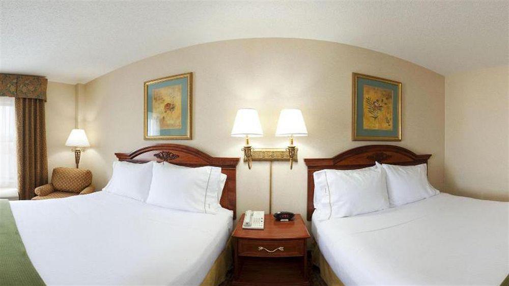 Holiday Inn Express Hotel & Suites Meadowlands Area By Ihg Карлстад Экстерьер фото