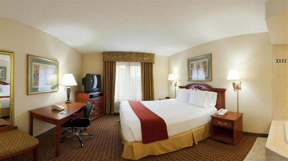 Holiday Inn Express Hotel & Suites Meadowlands Area By Ihg Карлстад Экстерьер фото