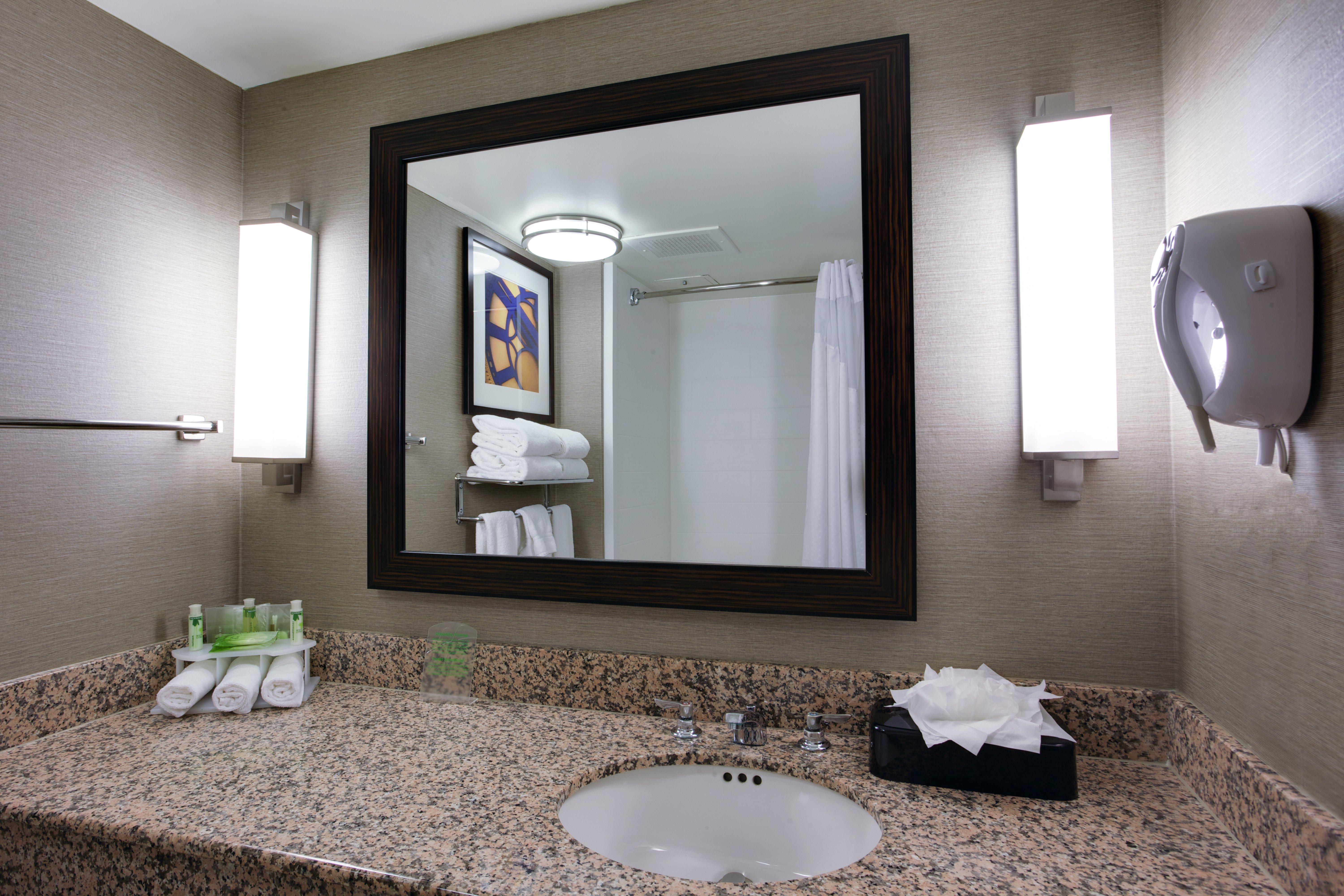 Holiday Inn Express Hotel & Suites Meadowlands Area By Ihg Карлстад Экстерьер фото