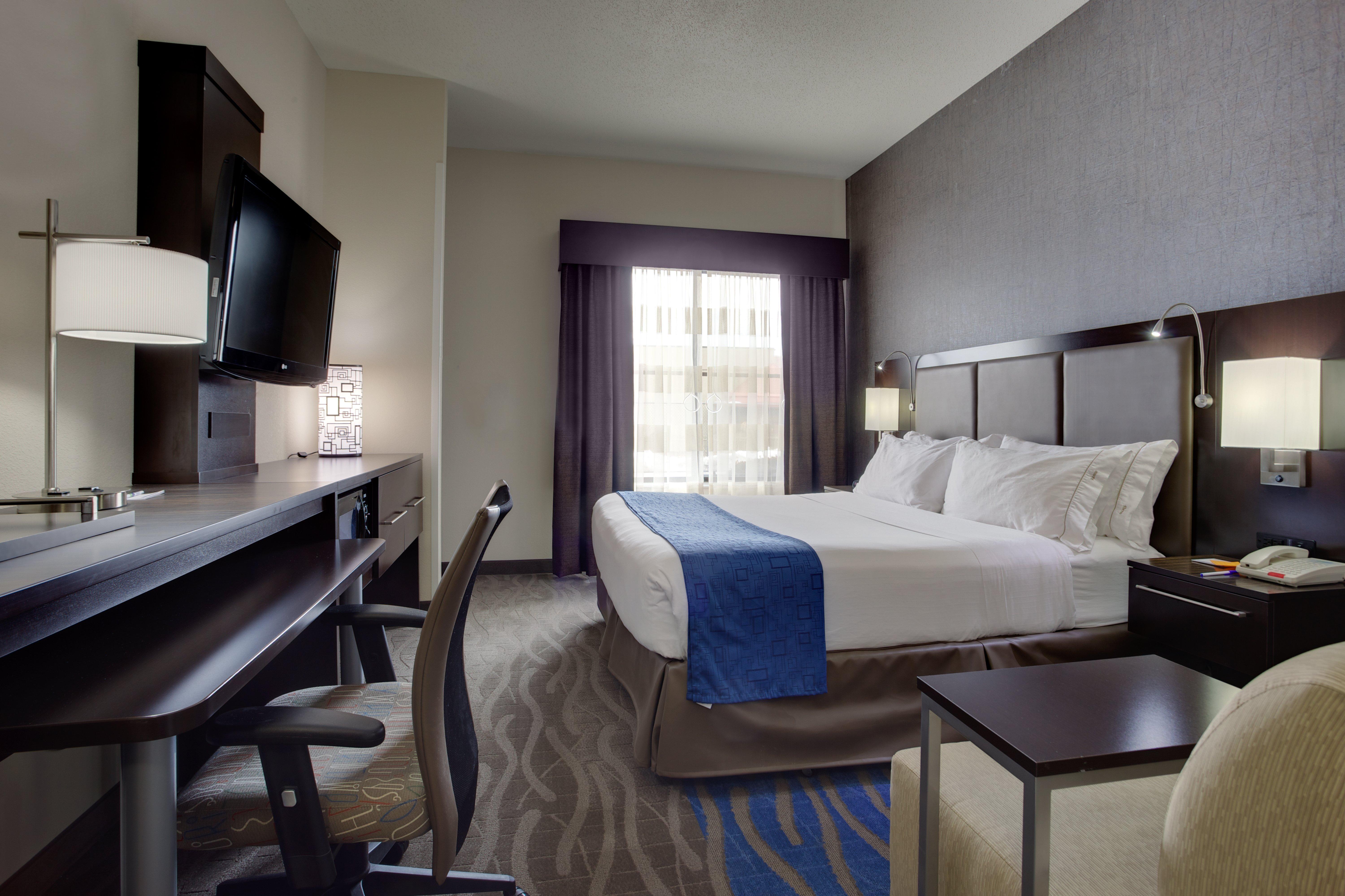 Holiday Inn Express Hotel & Suites Meadowlands Area By Ihg Карлстад Экстерьер фото