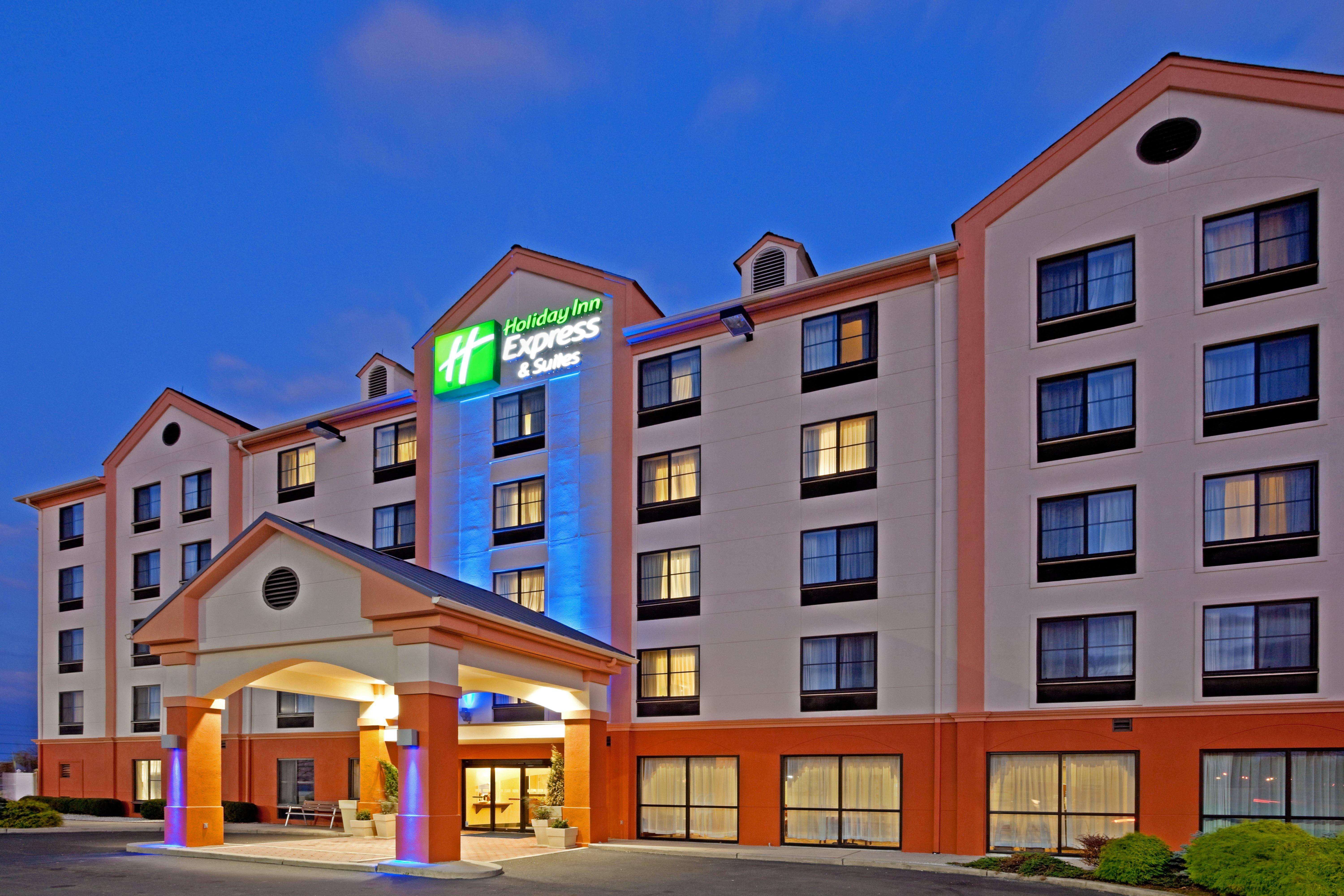 Holiday Inn Express Hotel & Suites Meadowlands Area By Ihg Карлстад Экстерьер фото