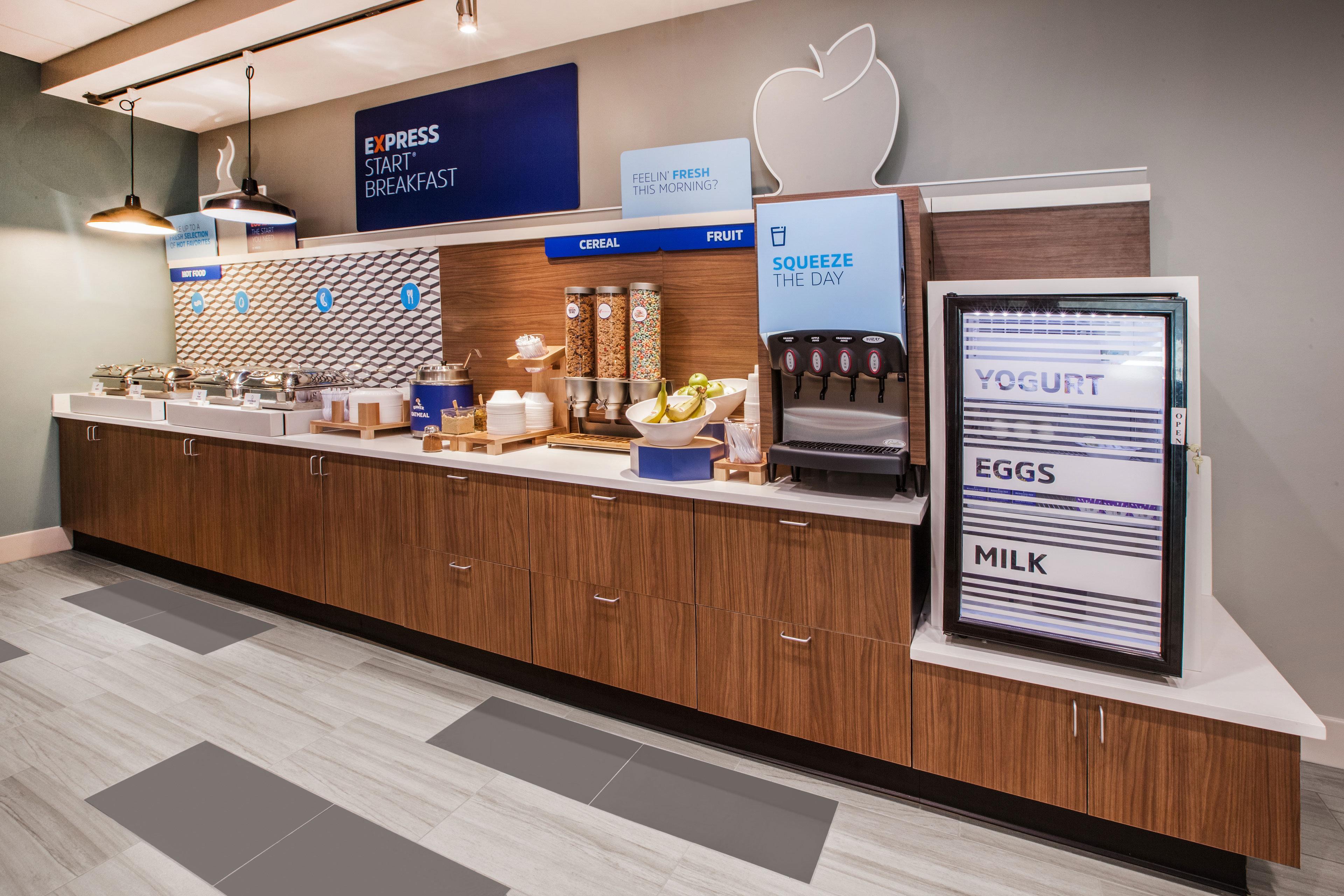 Holiday Inn Express Hotel & Suites Meadowlands Area By Ihg Карлстад Экстерьер фото