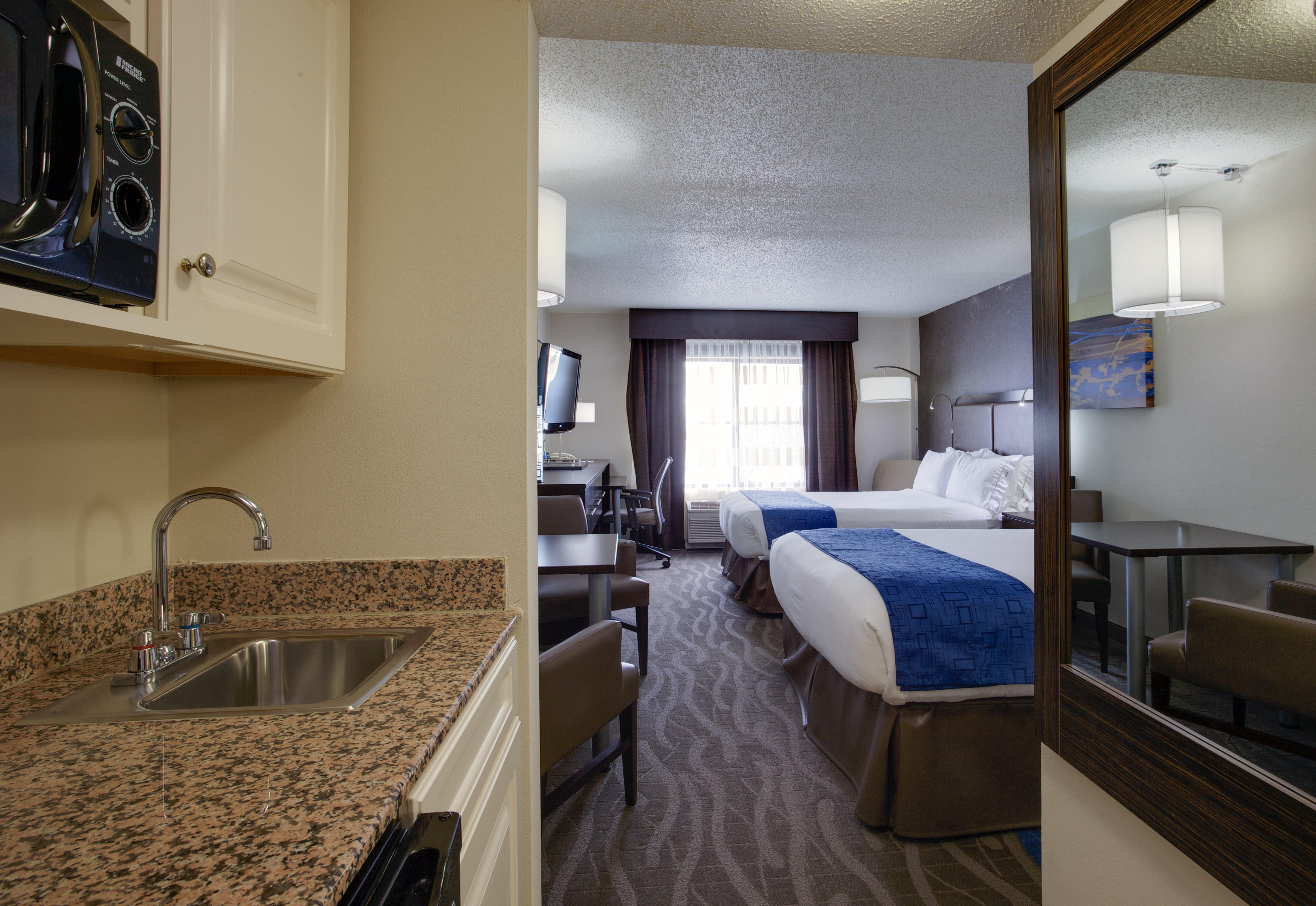 Holiday Inn Express Hotel & Suites Meadowlands Area By Ihg Карлстад Экстерьер фото
