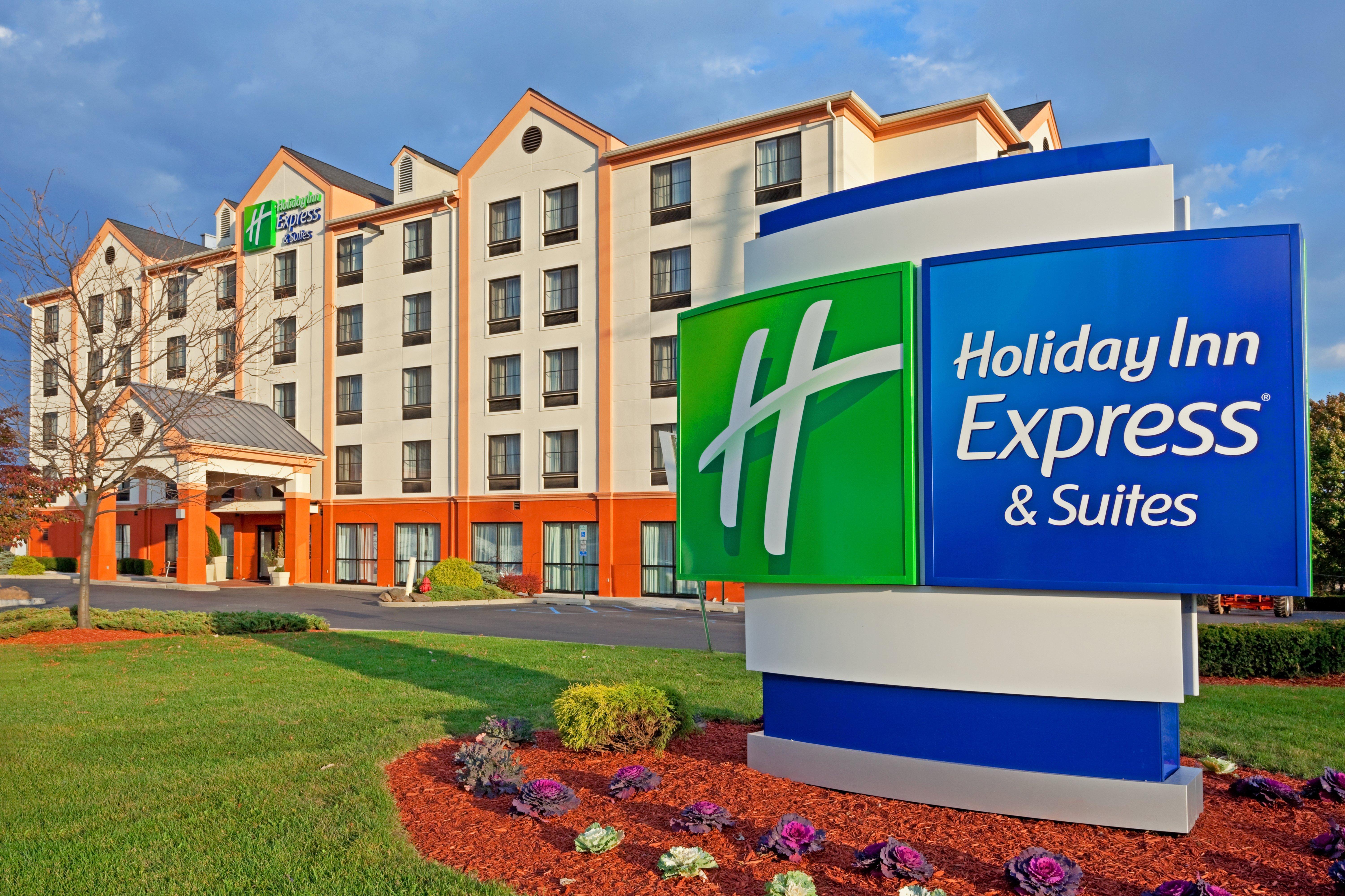Holiday Inn Express Hotel & Suites Meadowlands Area By Ihg Карлстад Экстерьер фото