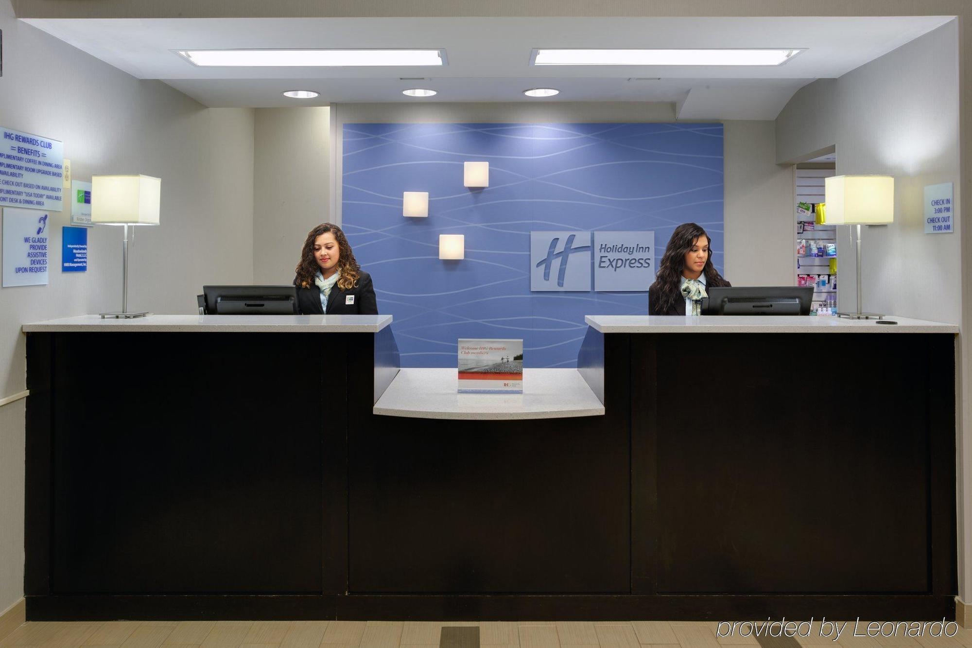 Holiday Inn Express Hotel & Suites Meadowlands Area By Ihg Карлстад Экстерьер фото