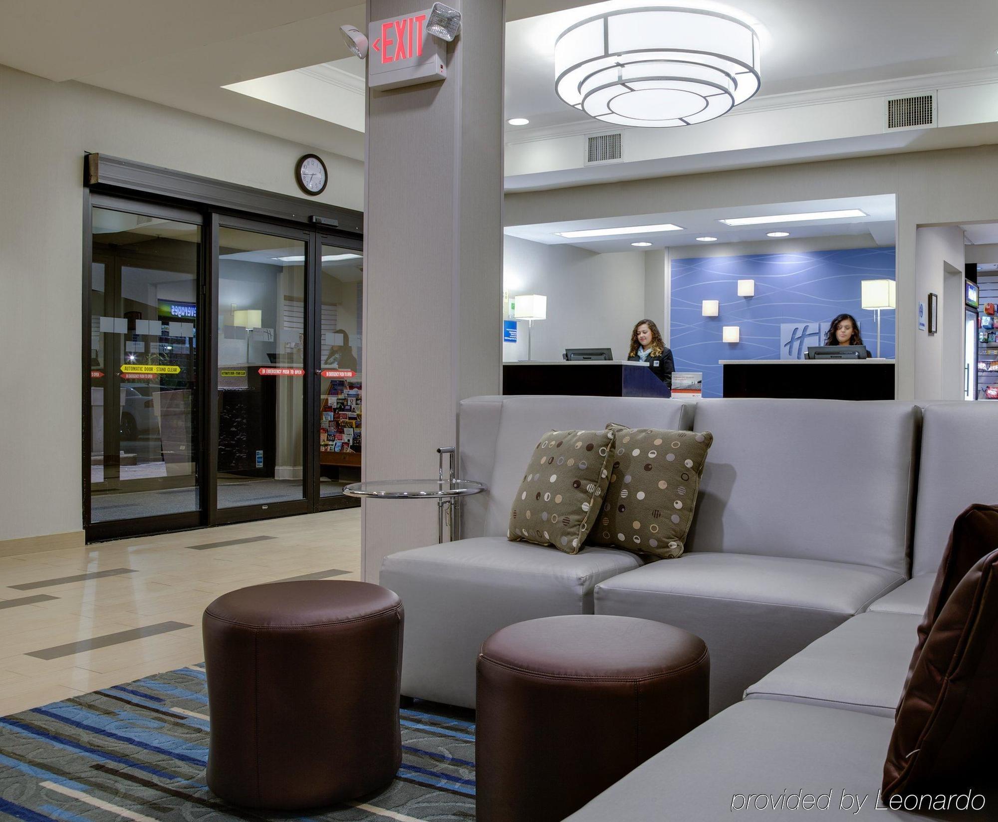 Holiday Inn Express Hotel & Suites Meadowlands Area By Ihg Карлстад Экстерьер фото
