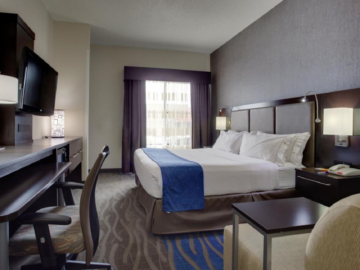 Holiday Inn Express Hotel & Suites Meadowlands Area By Ihg Карлстад Экстерьер фото